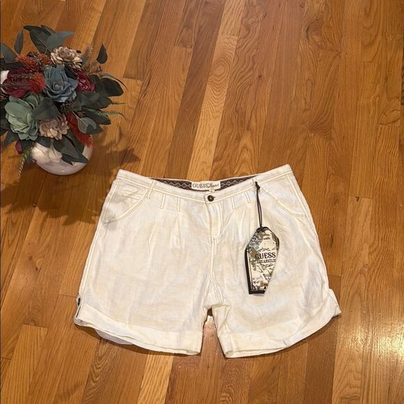 GUESS Jeans Women's Cream Shorts - 30 - NWT - Picture 1 of 7